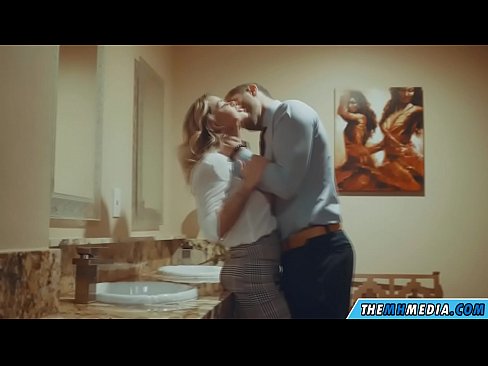 ❤️ Kiam belplena blondulo delogas vin en publika necesejo ️ Malmola porno ĉe eo.desixxxtube.ru